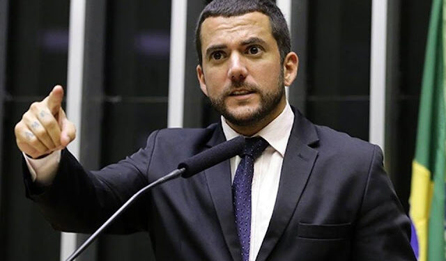 Deputado do PSL apresenta projeto de lei que aumenta a pena para quem fizer falsa denúncia de estupro