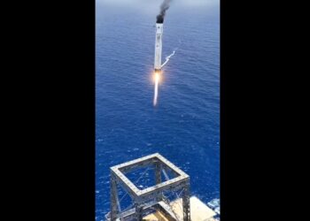 China segue SpaceX e testa com sucesso foguete reutilizável