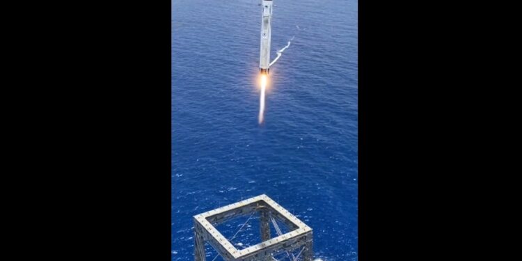 China segue SpaceX e testa com sucesso foguete reutilizável