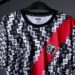 Mil patrocinadores? Time peruano enche a camisa com mil patrocínios